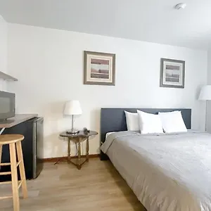 Commons Inn