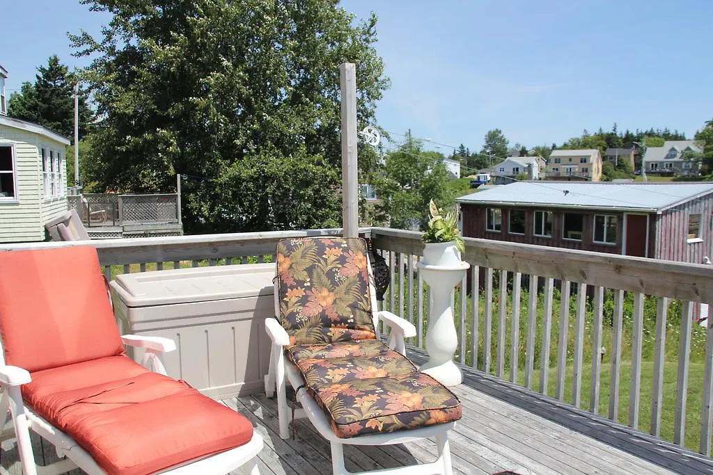 Sal'S Bed And Breakfast By The Sea Herring Cove Bed & Breakfast